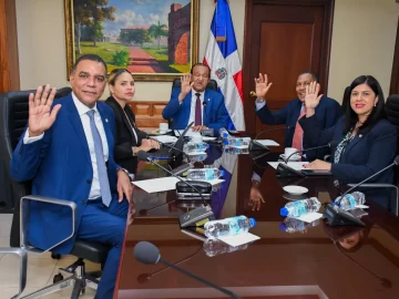 Peticion Publica al Senado de la República, al Ministerio de Medio Ambiente y a la Alcaldía de Santiago para aprobar el proyecto de ley que declara a Santiago provincia ecoturística y garantiza un desarrollo sostenible.