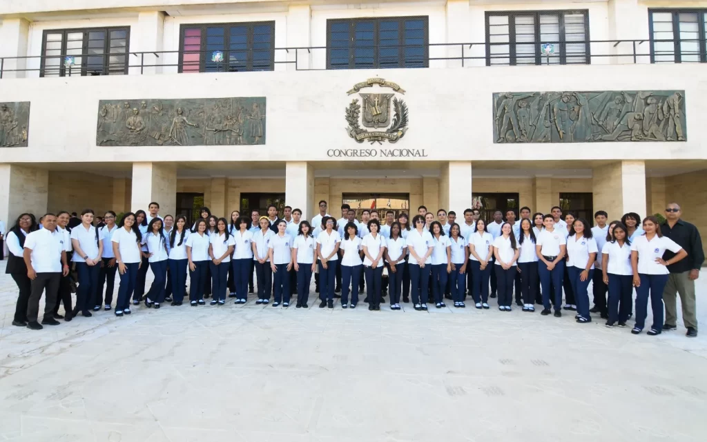 Peticion Publica al Ministerio de Educación, al Senado de la República y a la Presidencia de la República Dominicana para la expansión nacional del programa de Visitas Guiadas a las instituciones del Estado.