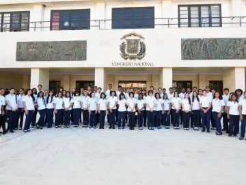 Peticion Publica al Ministerio de Educación, al Senado de la República y a la Presidencia de la República Dominicana para la expansión nacional del programa de Visitas Guiadas a las instituciones del Estado.