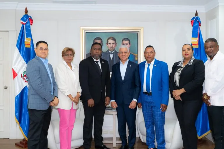 Peticion Publica al Senado de la República, al Ministerio de Educación y al Ministerio de la Juventud para fortalecer los valores cristianos, la ética y la justicia social en la República Dominicana.