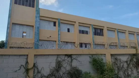 Peticion Publica al Ministerio de Educación, Alcaldía de Azua y Ministerio de Obras Públicas: Intervención urgente y rehabilitación estructural del Liceo Gastón Fernando Deligne por el derecho a una educación digna y segura.