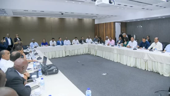 Peticion Publica al Congreso Nacional, la Comisión Permanente de Asuntos Municipales y al Poder Ejecutivo: por la aprobación definitiva del proyecto que eleva al Distrito Municipal de San Luis a municipio y crea el Distrito Municipal de San Isidro para garantizar el desarrollo y la autonomía local.