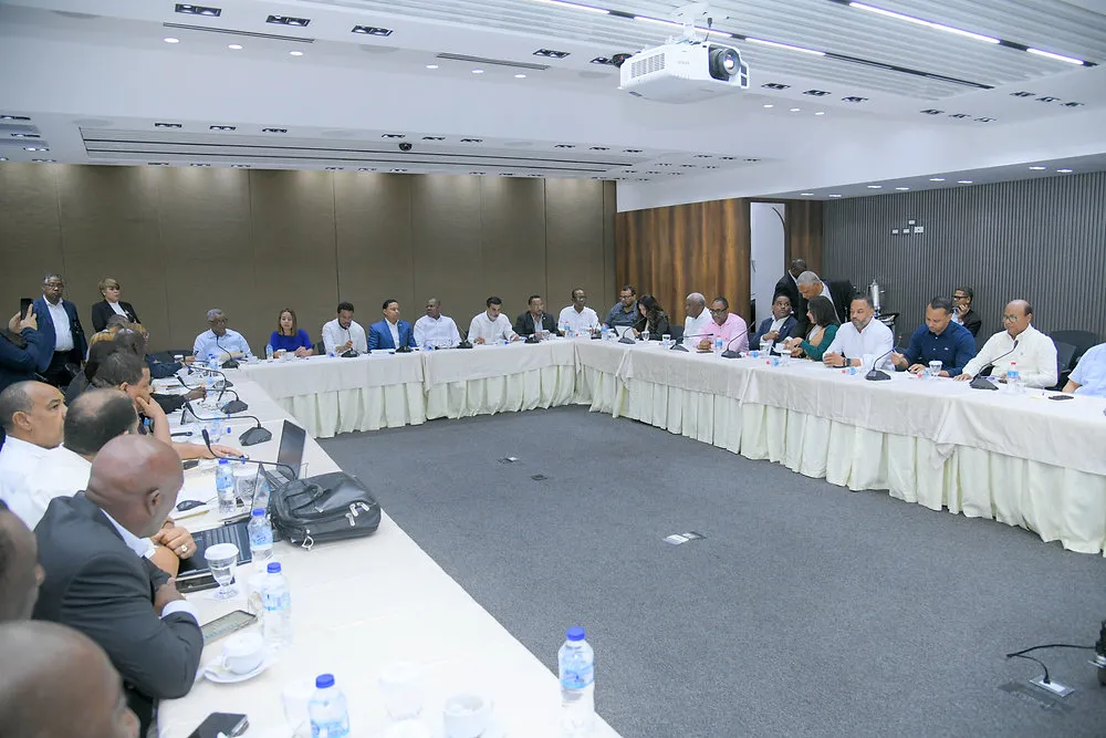 Peticion Publica al Congreso Nacional, la Comisión Permanente de Asuntos Municipales y al Poder Ejecutivo: por la aprobación definitiva del proyecto que eleva al Distrito Municipal de San Luis a municipio y crea el Distrito Municipal de San Isidro para garantizar el desarrollo y la autonomía local.
