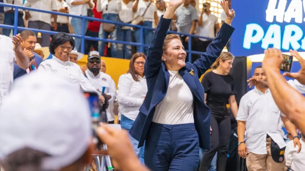 Peticion Publica al Gobierno Central, al Ministerio de Economía, Planificación y Desarrollo y a los legisladores de la región Sur para priorizar el desarrollo de Barahona ante el lanzamiento de la candidatura de Carolina Mejía: “En el 2028 seré la presidenta de nuestro país” – PeticionRD.