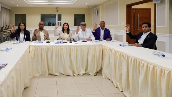 Peticion Publica al Ministerio de Relaciones Exteriores (MIREX) y a la Dirección General de Pasaportes (DGP) para agilizar y modernizar el proceso de obtención de pasaportes mediante la aprobación del proyecto de ley en el Senado de la República Dominicana.