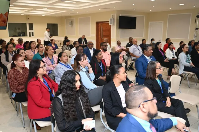 Petición Pública al Ministerio de Educación, al Banco Central de la República Dominicana y a la Superintendencia de Bancos para implementar la educación financiera obligatoria en el sistema educativo nacional y programas de sensibilización ciudadana.