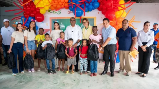 Peticion Publica al Ministerio de Educación, el Ayuntamiento de La Vega y Propeep para garantizar la continuidad de suministros escolares y la infraestructura educativa para los niños del sector El Caimito.