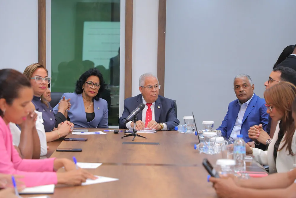 Peticion Publica al Ministerio de Salud Pública, la Cámara de Diputados y el Ministerio de Educación para priorizar la vacunación escolar contra el VPH y garantizar la protección de nuestra juventud dominicana.