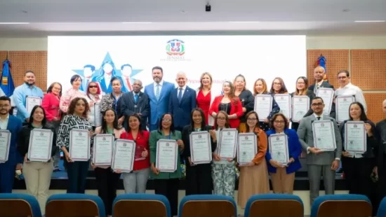 Petición Pública al Senado de la República Dominicana y al Ministerio de Administración Pública para institucionalizar el reconocimiento y la mejora continua de las condiciones laborales de su personal administrativo y legislativo.
