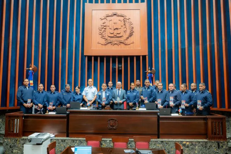 Petición Pública al Senado de la República Dominicana y a la Fuerza Aérea de República Dominicana: Por la transparencia institucional tras el reconocimiento al compromiso con la excelencia académica de Ricardo de los Santos.