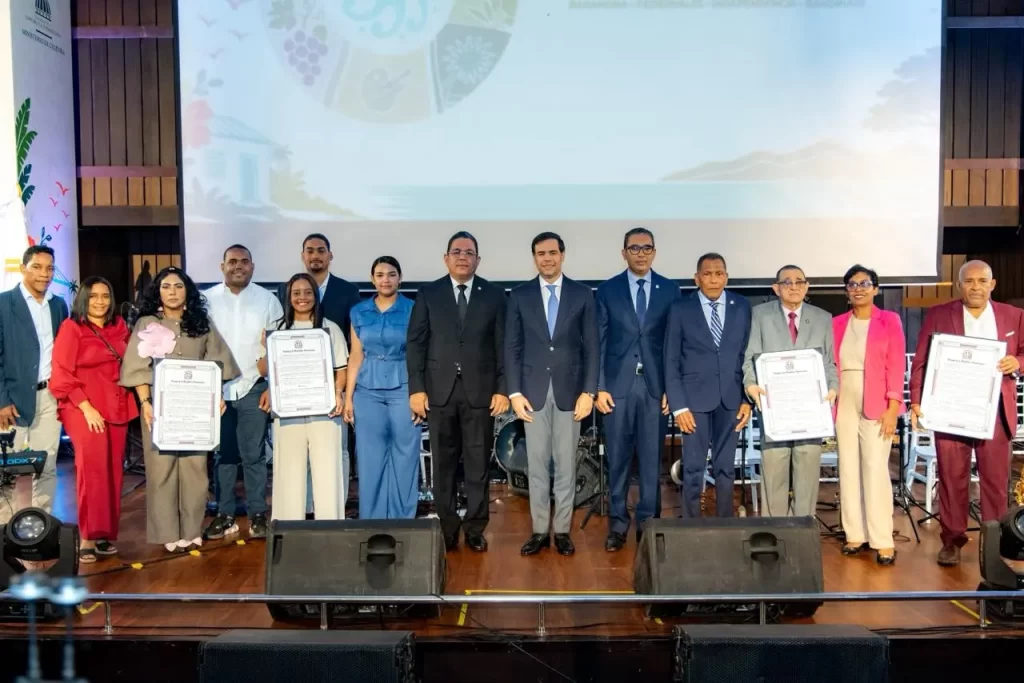 Peticion Publica al Senado de la República y al Ministerio de Cultura para garantizar la institucionalización y el fortalecimiento del Festival Cultural Regional Enriquillo en las provincias del Sur.