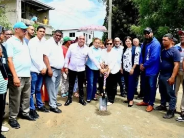Peticion Publica al Ministerio de Obras Públicas y Comunicaciones y al gobierno central para garantizar la culminación de la construcción de aceras, contenes y badenes en el tercer polígono de Nibaje impulsada por la alcaldesa Amparo Custodio para comunidades más seguras – PeticionRD.